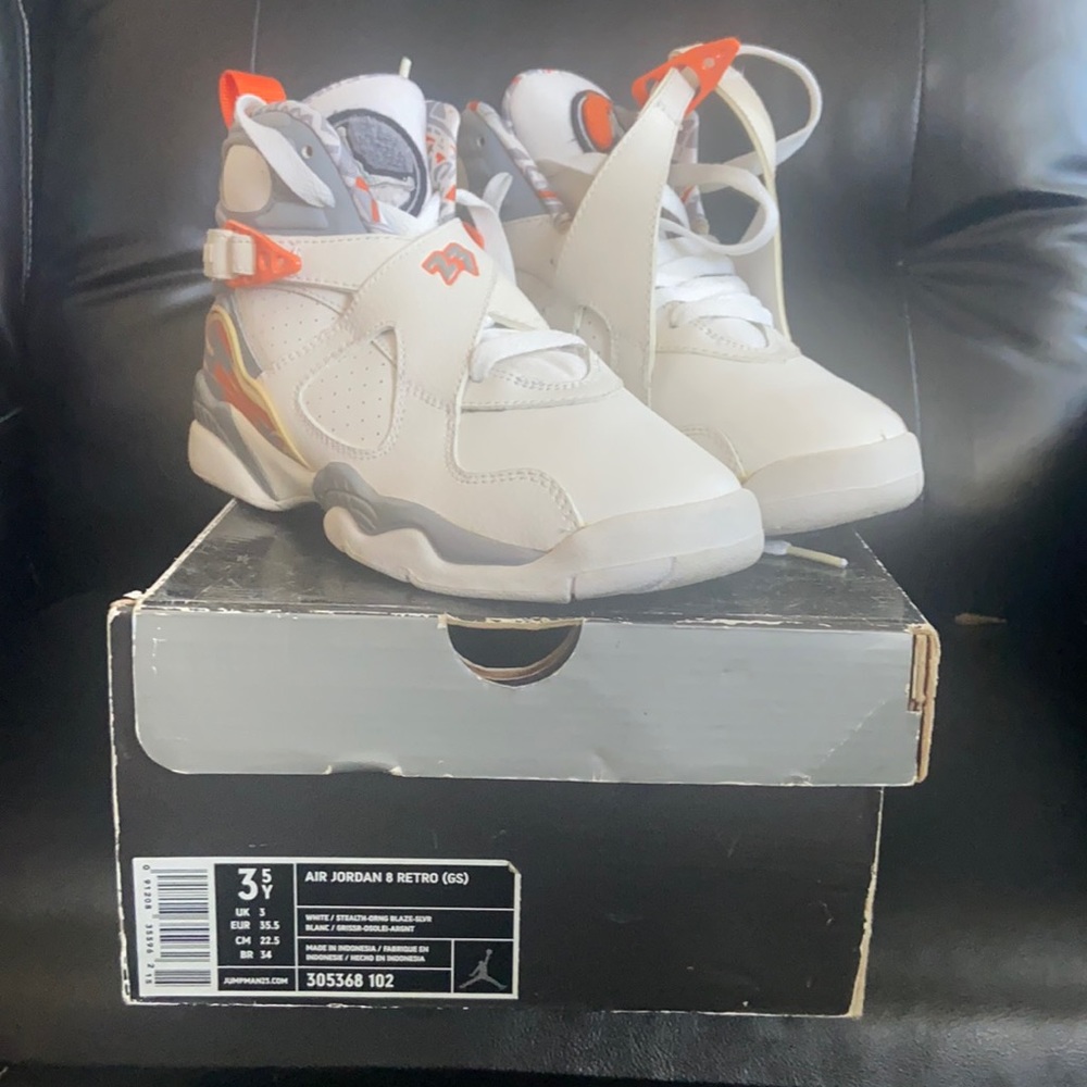 Jordan Sneakers never been used ..